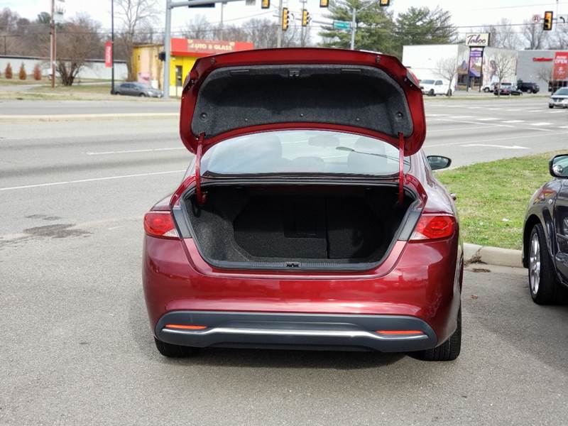 2015 Chrysler 200 Limited (image 8)