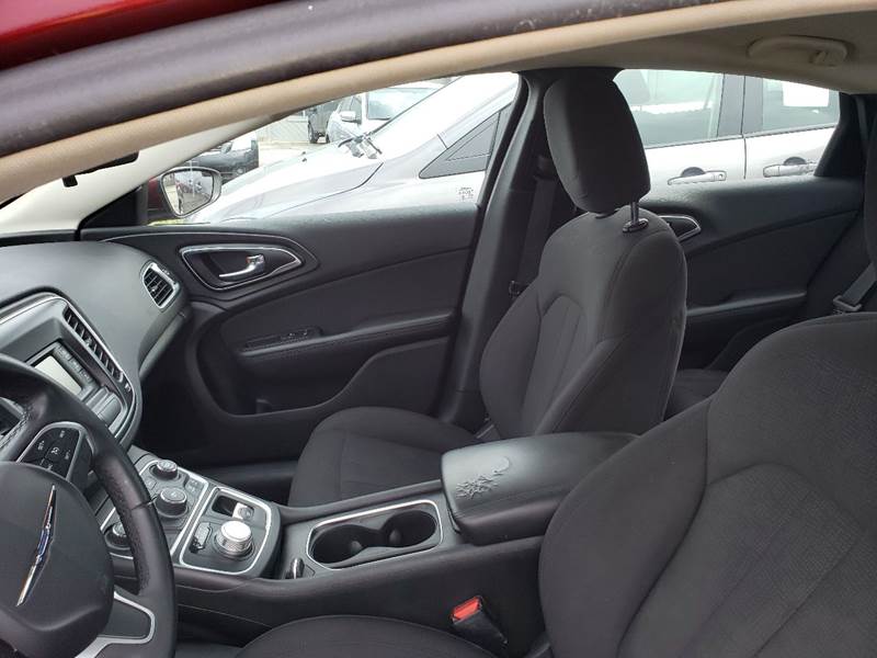 2015 Chrysler 200 Limited (image 9)
