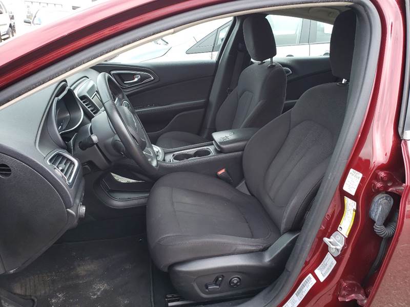2015 Chrysler 200 Limited (image 10)