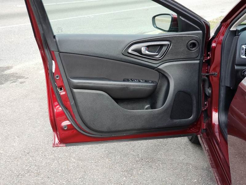2015 Chrysler 200 Limited (image 18)