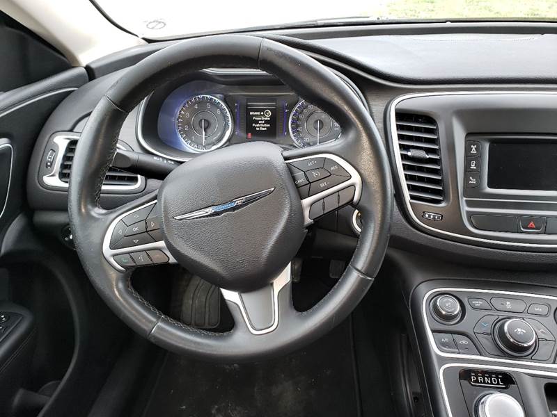 2015 Chrysler 200 Limited (image 14)