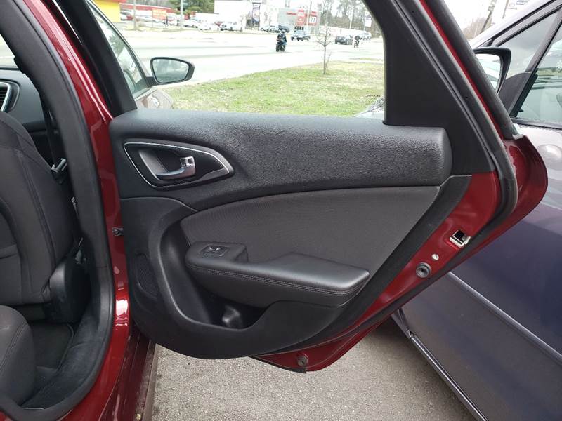 2015 Chrysler 200 Limited (image 20)