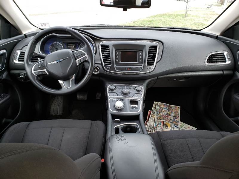 2015 Chrysler 200 Limited (image 13)
