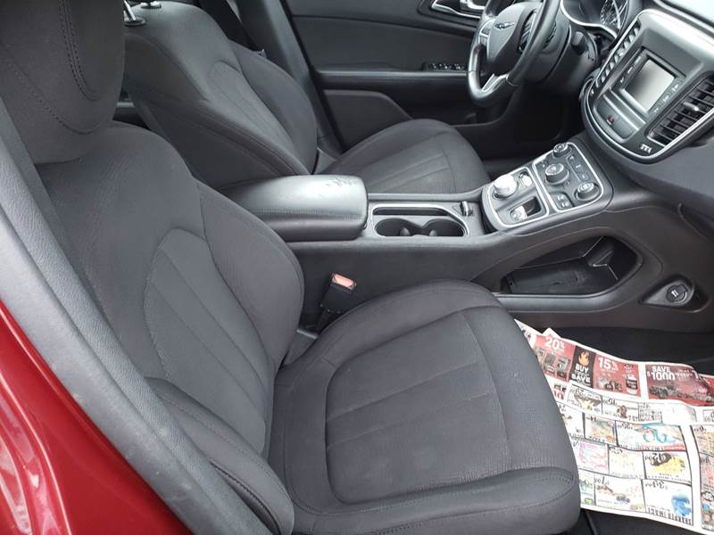 2015 Chrysler 200 Limited (image 11)