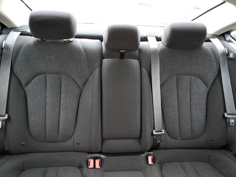 2015 Chrysler 200 Limited (image 16)