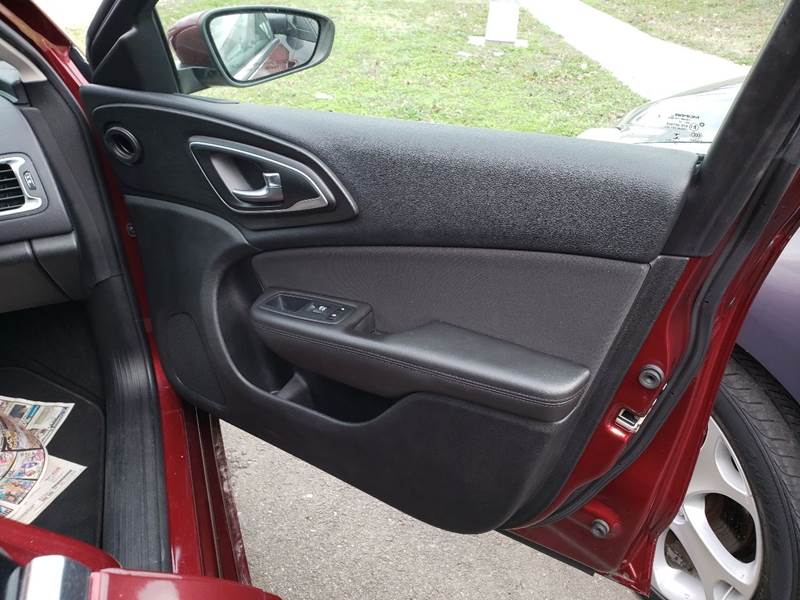 2015 Chrysler 200 Limited (image 21)