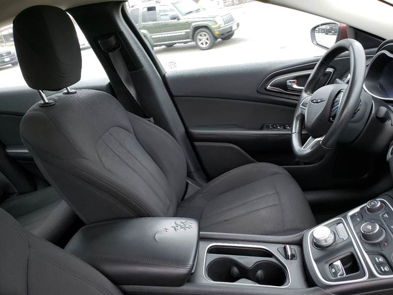 2015 Chrysler 200 Limited (image 12)