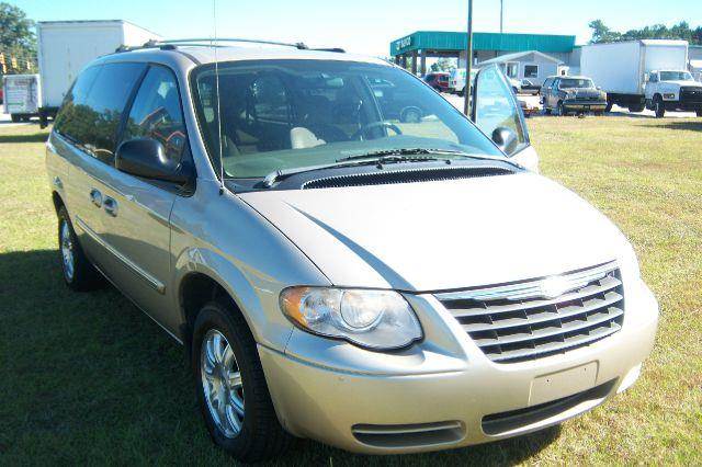 2006 Chrysler Town and Country for sale at GREENWOOD DAEWOO in Greenwood SC