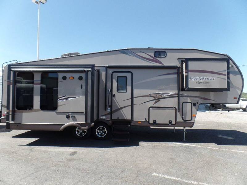 2014 Forest River ROCKWOOD ULTRALITE for sale at Gold Country RV in Auburn CA