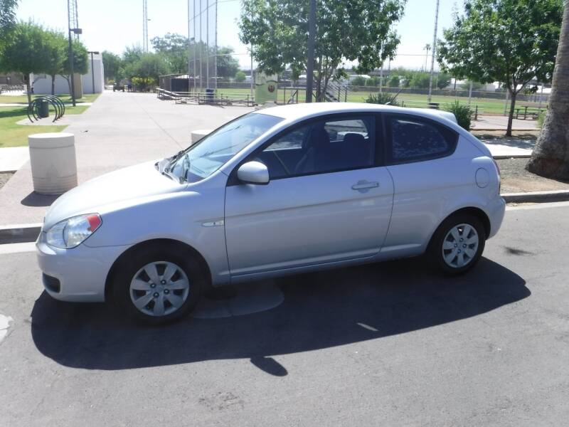 J & E Auto Sales Car Dealer in Phoenix, AZ