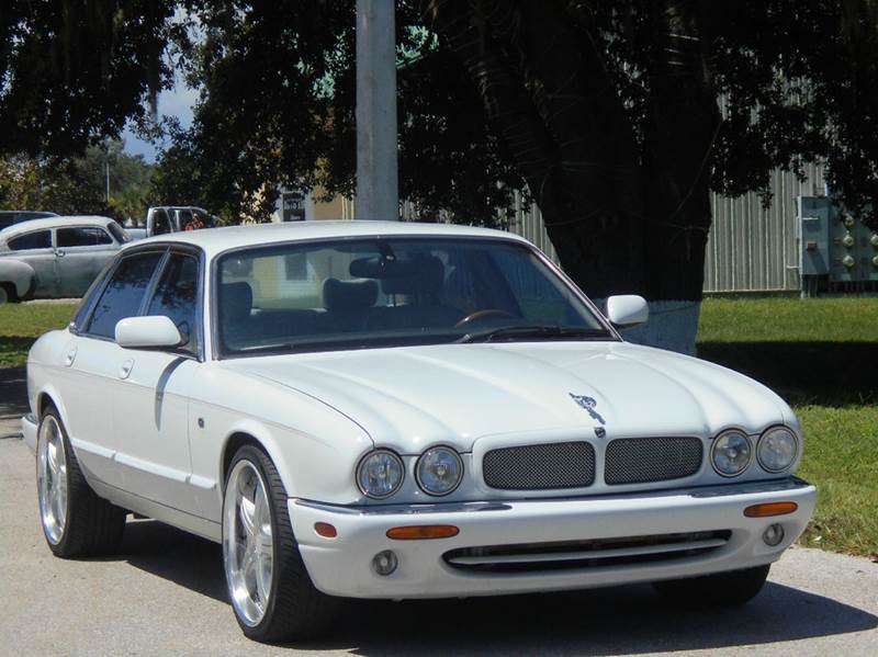 2000 Jaguar XJR for sale at PORT TAMPA AUTO GROUP LLC in Riverview FL