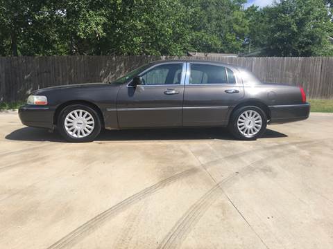 2005 Lincoln Town Car for sale at H3 Auto Group in Huntsville TX