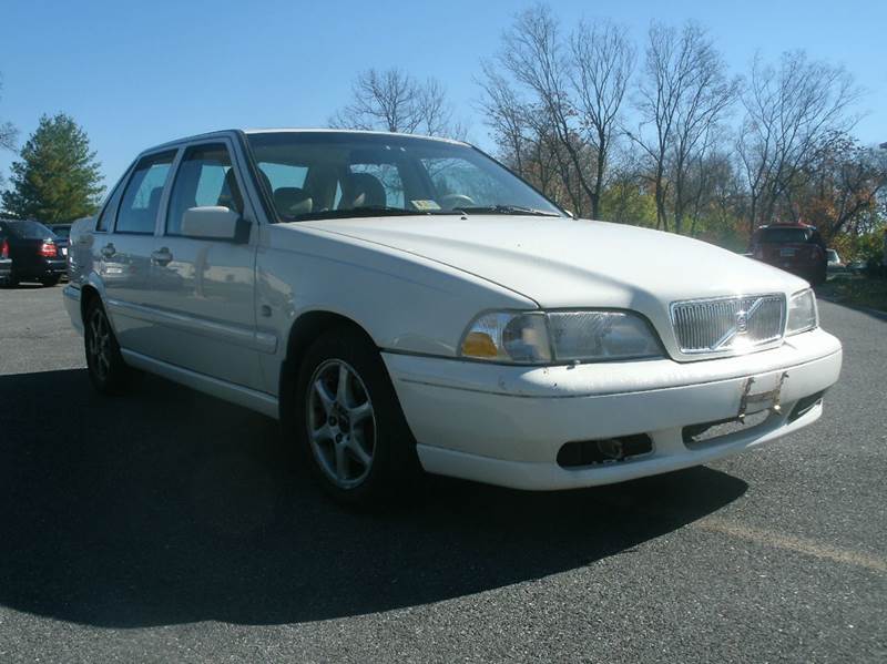 2000 Volvo S70 for sale at University Auto in Frederick MD
