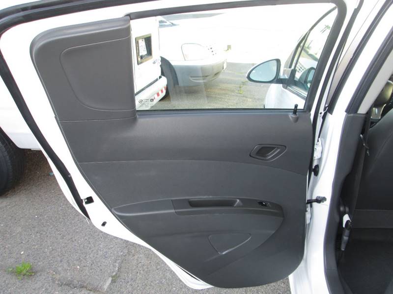 2016 Chevrolet Spark EV 1LT (image 15)