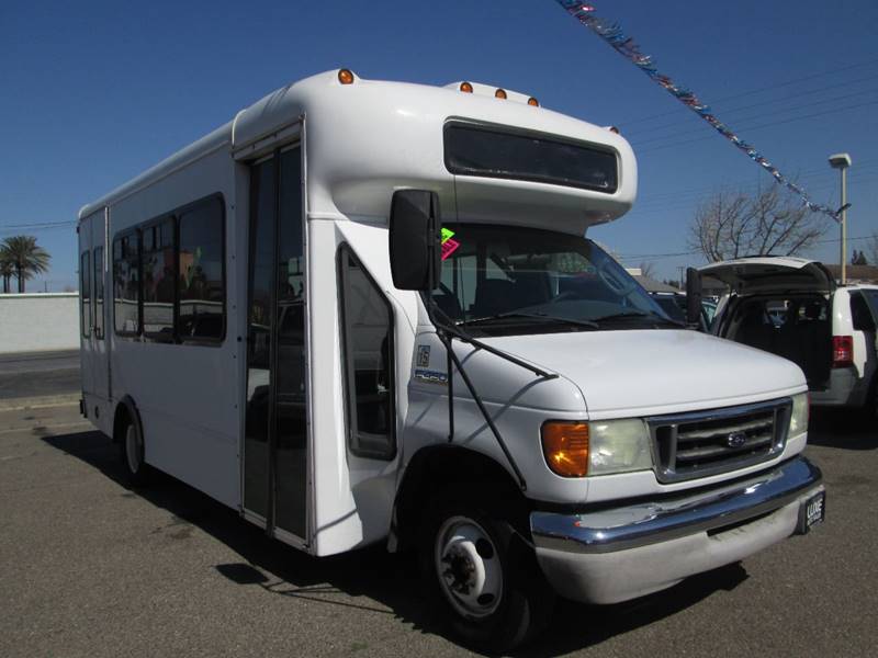 2006 Ford E-Series Chassis E-450 SD (image 2)