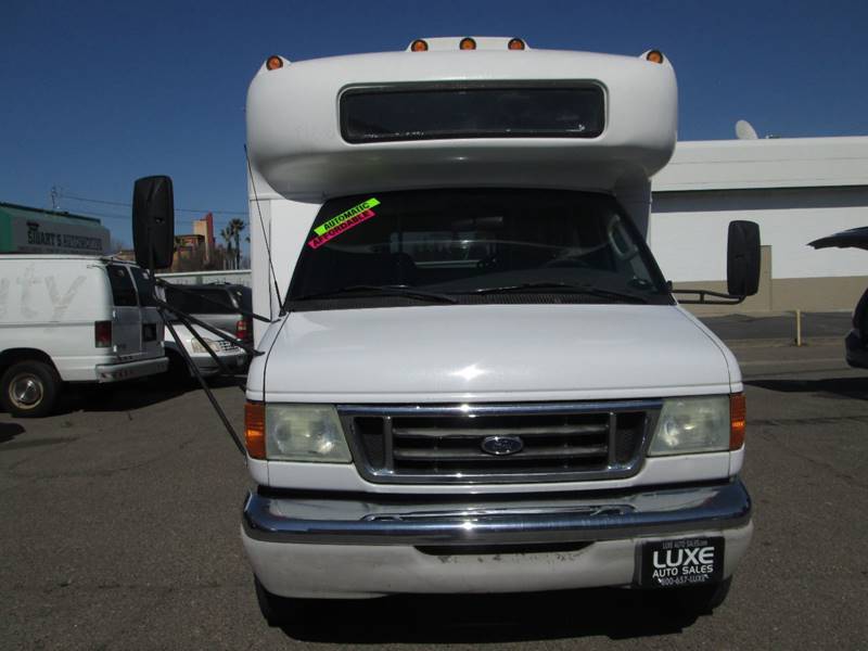 2006 Ford E-Series Chassis E-450 SD (image 4)