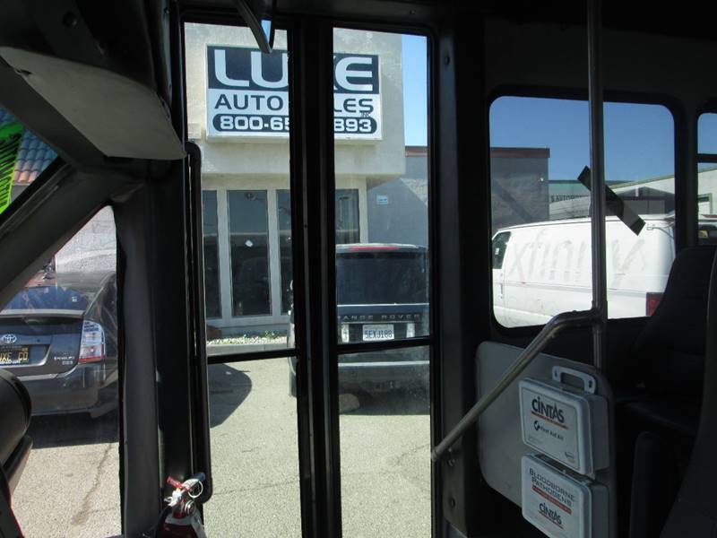 2006 Ford E-Series Chassis E-450 SD (image 5)