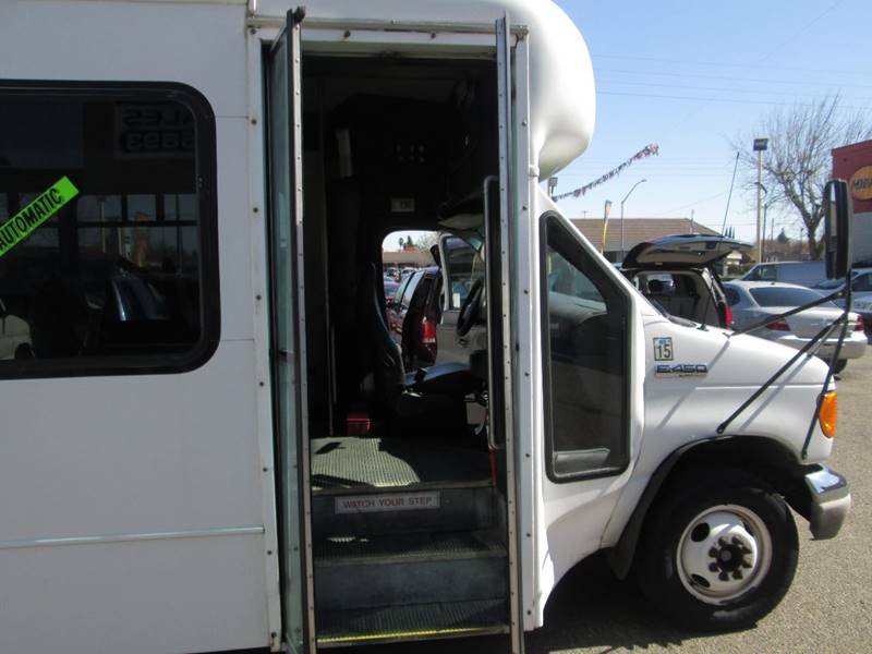 2006 Ford E-Series Chassis E-450 SD (image 6)