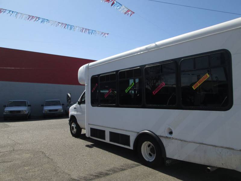 2006 Ford E-Series Chassis E-450 SD (image 7)