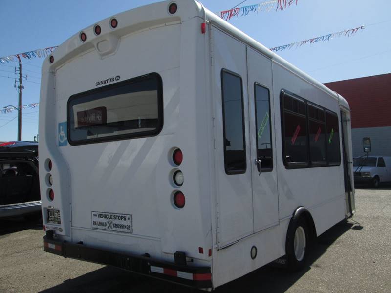 2006 Ford E-Series Chassis E-450 SD (image 8)