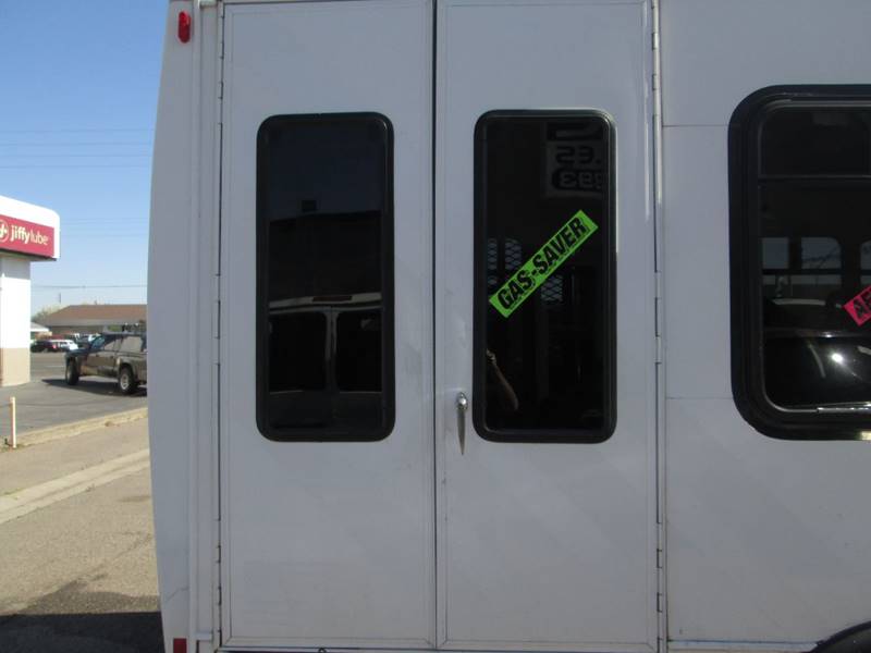 2006 Ford E-Series Chassis E-450 SD (image 10)