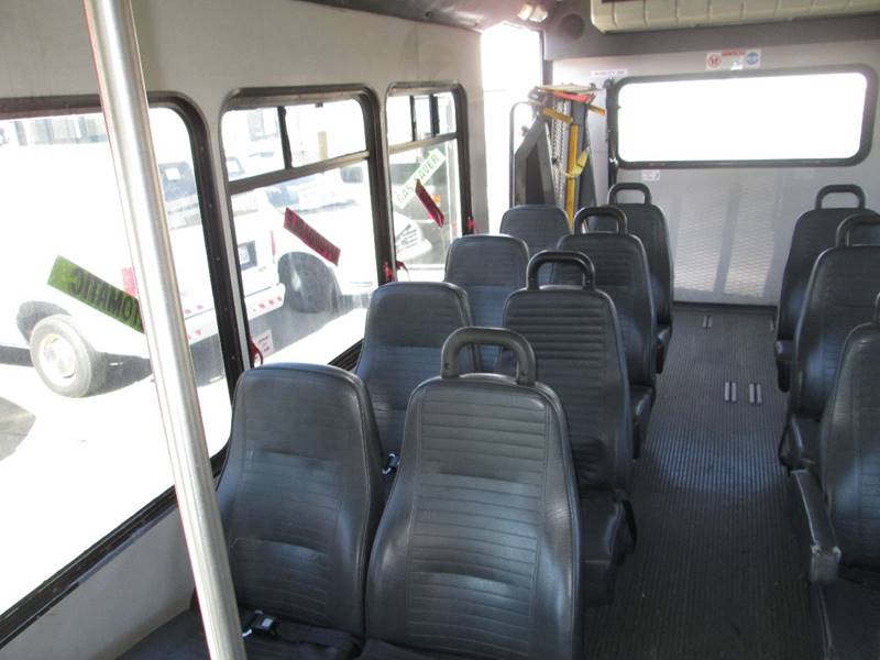 2006 Ford E-Series Chassis E-450 SD (image 14)
