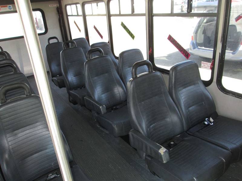 2006 Ford E-Series Chassis E-450 SD (image 15)