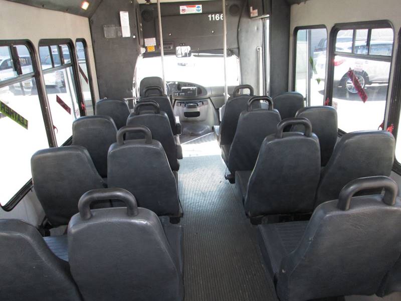 2006 Ford E-Series Chassis E-450 SD (image 17)
