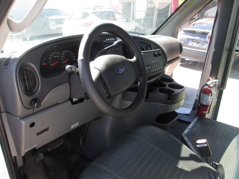 2006 Ford E-Series Chassis E-450 SD (image 19)