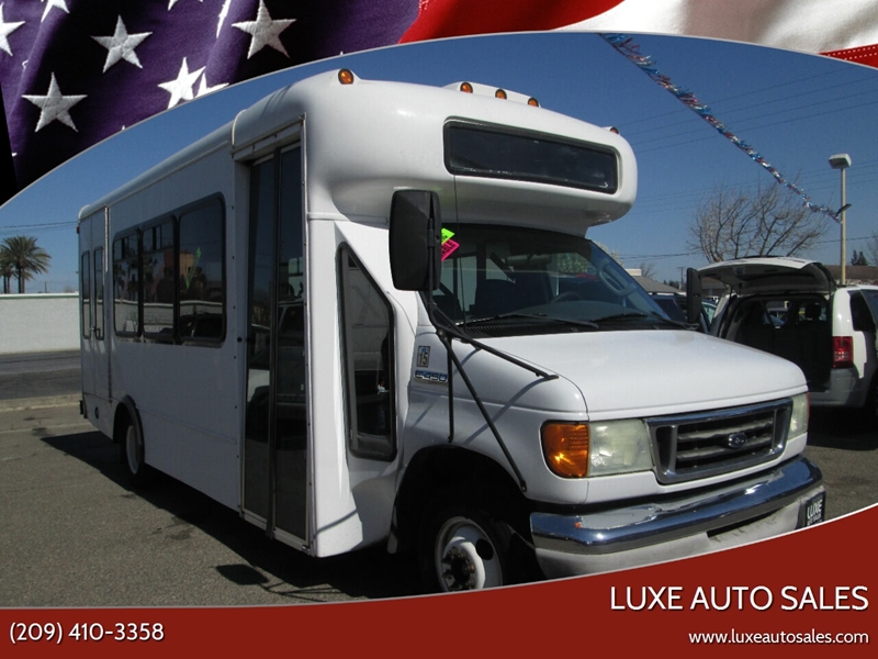2006 Ford E-Series Chassis E-450 SD (image 1)