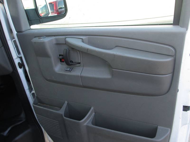 2003 GMC Savana Cargo 3500 (image 4)