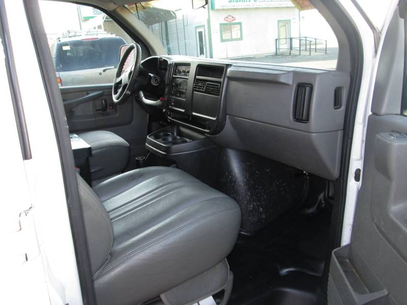 2003 GMC Savana Cargo 3500 (image 5)