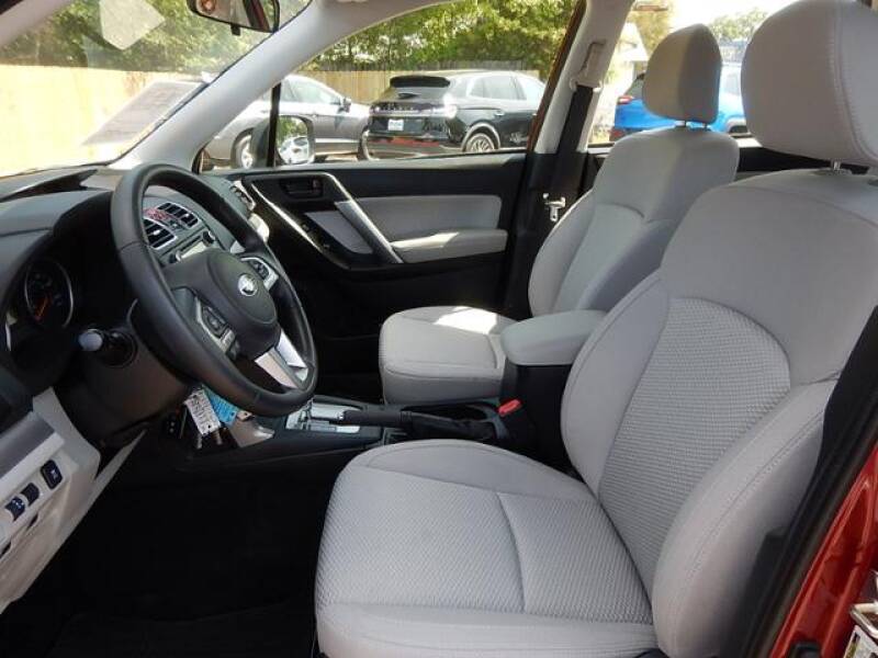 2018 Subaru Forester 2.5i (image 9)