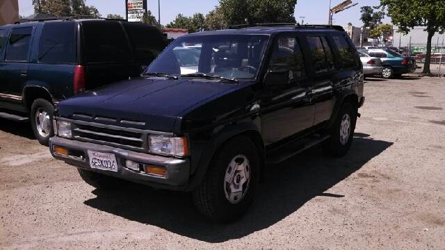 1995 Nissan Pathfinder for sale at Larry's Auto Sales Inc. in Fresno CA