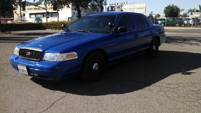 2004 Ford Crown Victoria for sale at Larry's Auto Sales Inc. in Fresno CA