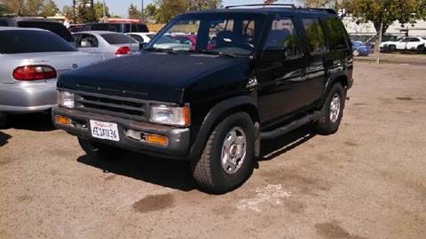 1995 Nissan Pathfinder for sale at Larry's Auto Sales Inc. in Fresno CA