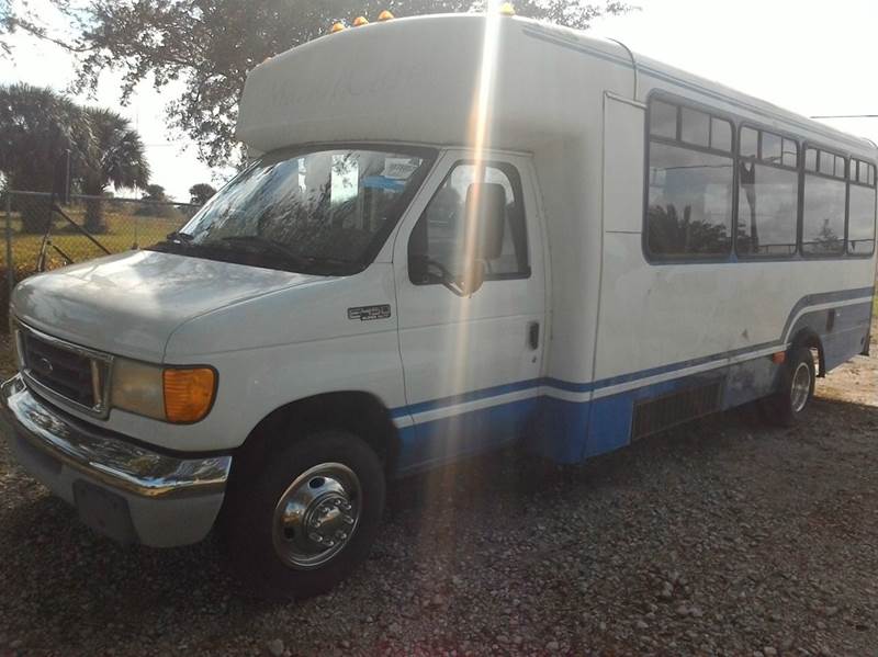 2003 Ford E-450 for sale at AUTO CARE CENTER INC in Fort Pierce FL