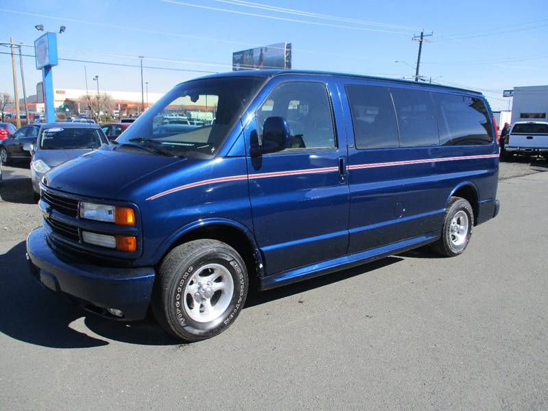 2002 Chevrolet Express Passenger 1500 LT (image 3)