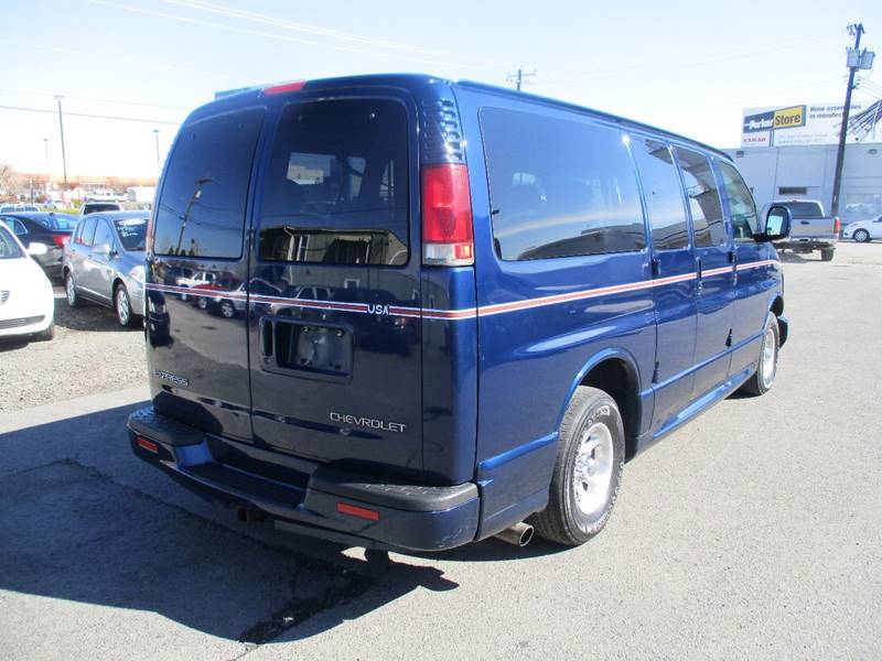 2002 Chevrolet Express Passenger 1500 LT (image 7)