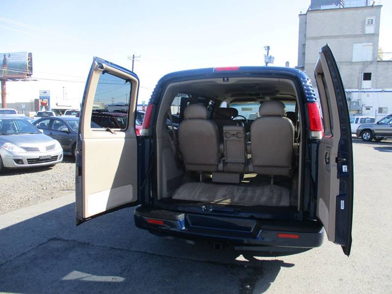 2002 Chevrolet Express Passenger 1500 LT (image 9)