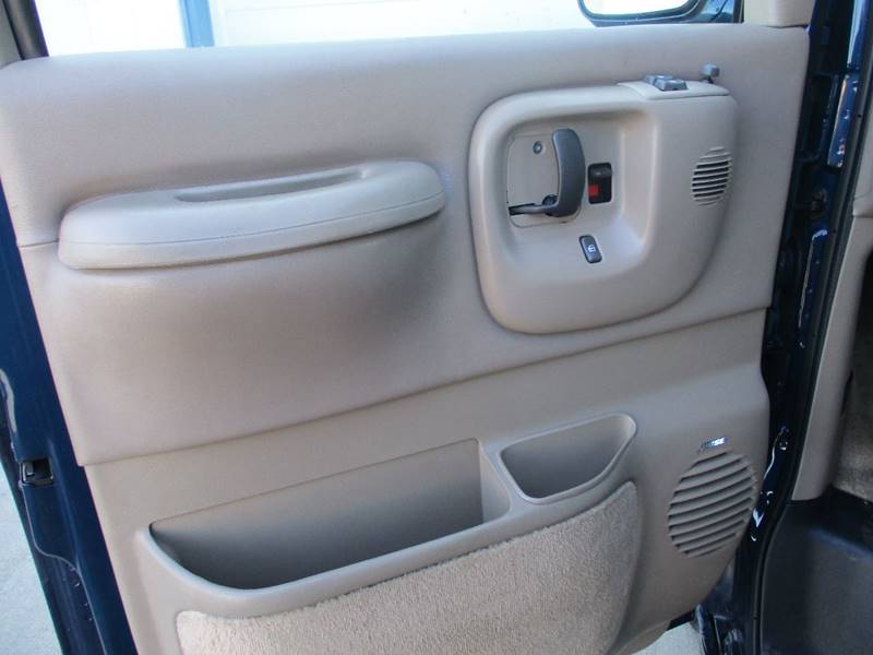 2002 Chevrolet Express Passenger 1500 LT (image 11)