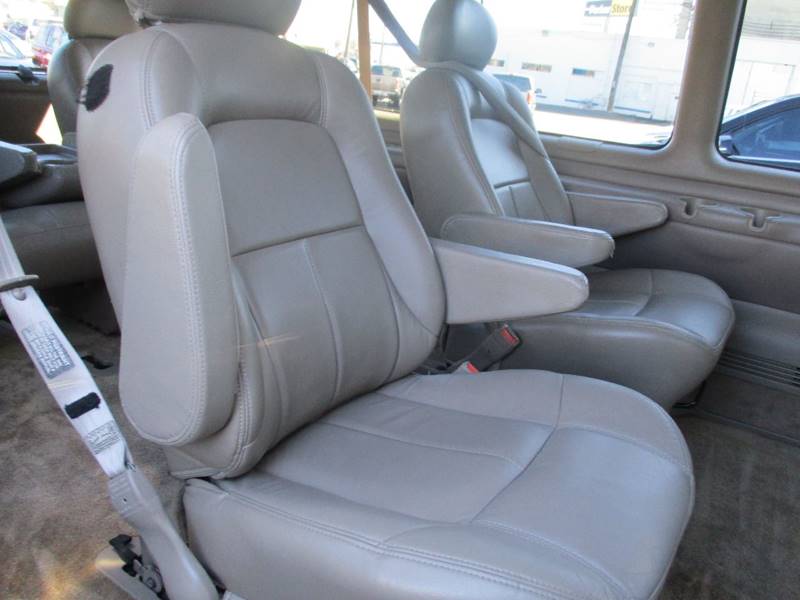 2002 Chevrolet Express Passenger 1500 LT (image 16)