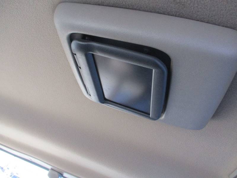 2002 Chevrolet Express Passenger 1500 LT (image 17)