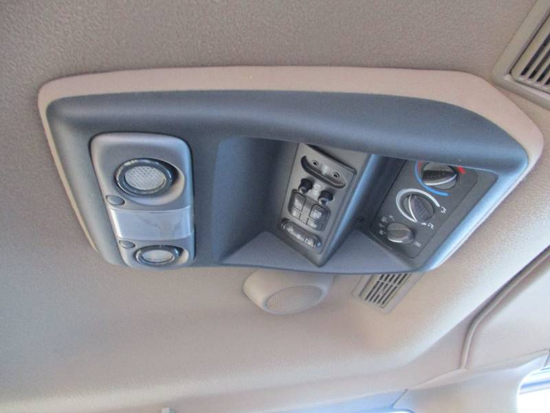 2002 Chevrolet Express Passenger 1500 LT (image 18)