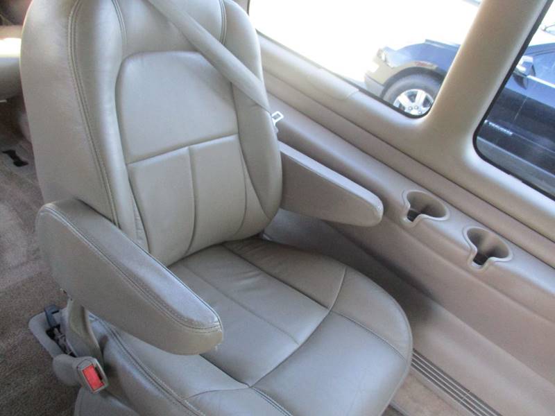 2002 Chevrolet Express Passenger 1500 LT (image 20)