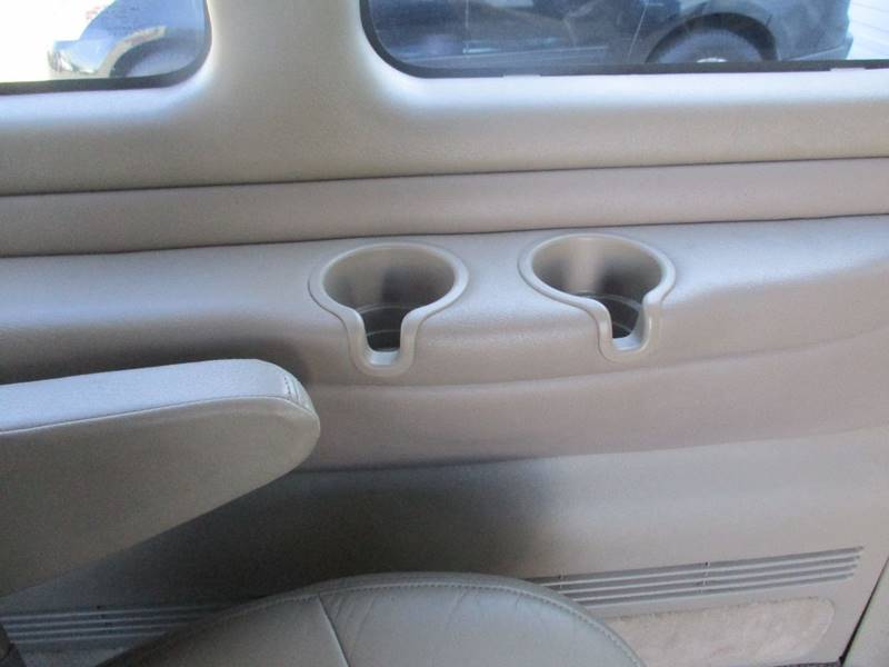 2002 Chevrolet Express Passenger 1500 LT (image 21)