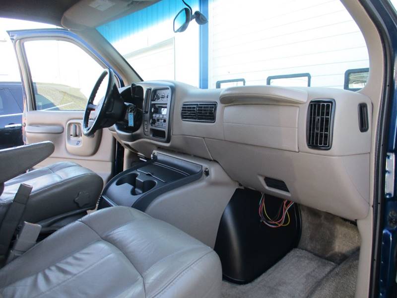 2002 Chevrolet Express Passenger 1500 LT (image 23)