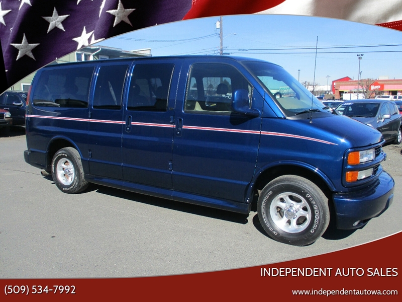 2002 Chevrolet Express Passenger 1500 LT (image 1)