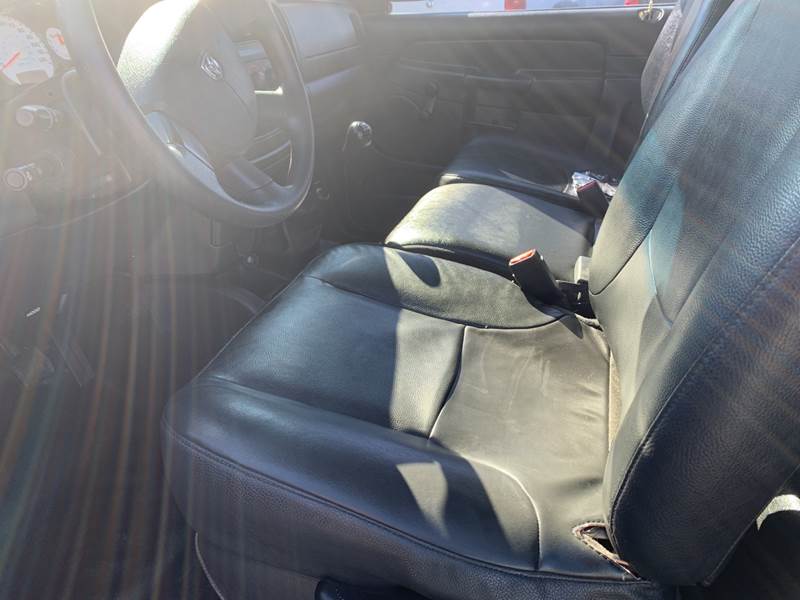 2005 Dodge Ram Pickup 1500 ST (image 11)