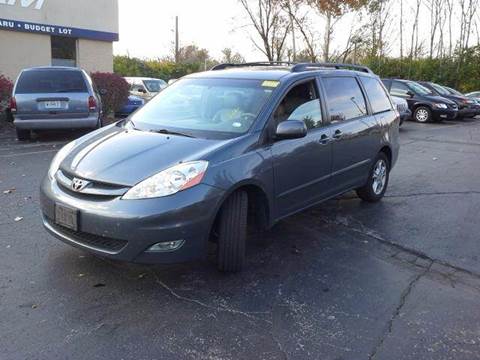 2006 Toyota Sienna for sale at Bogie's Motors in Saint Louis MO